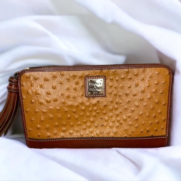 Dooney & Bourke Handbags - HOST PICK 😊 Vtg Dooney & Bourke Ostrich Leather Bag